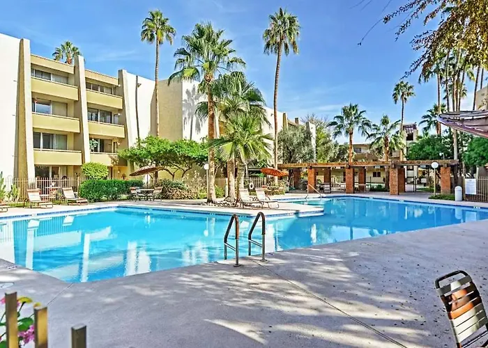 1 Mi To Old Town: Family W/ Pool & Balcony * Scottsdale