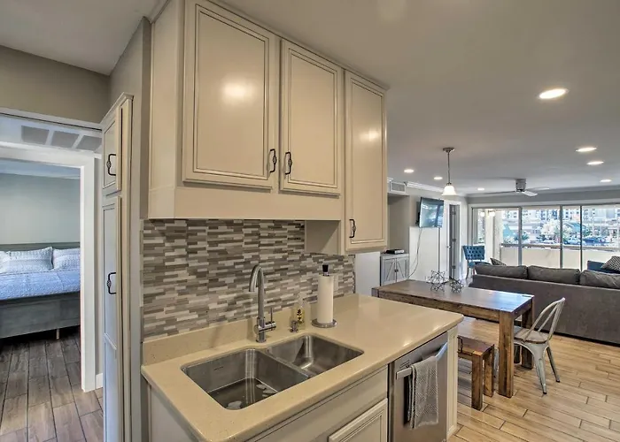 Holiday home 1 Mi To Old Town: Family W/ Pool & Balcony Scottsdale