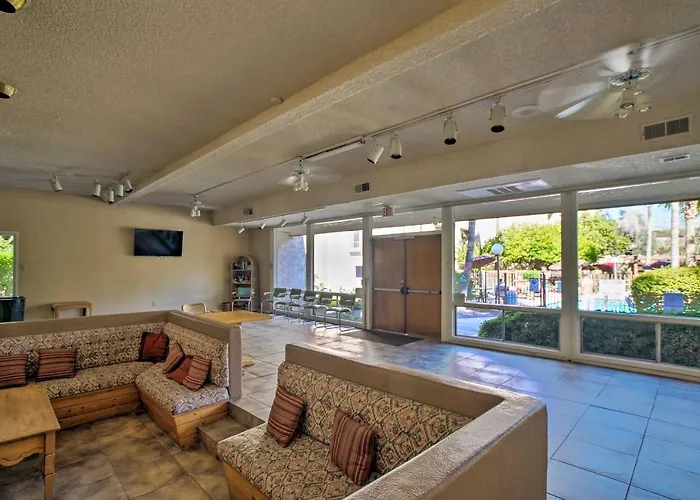 1 Mi To Old Town: Family W/ Pool & Balcony Holiday home Scottsdale