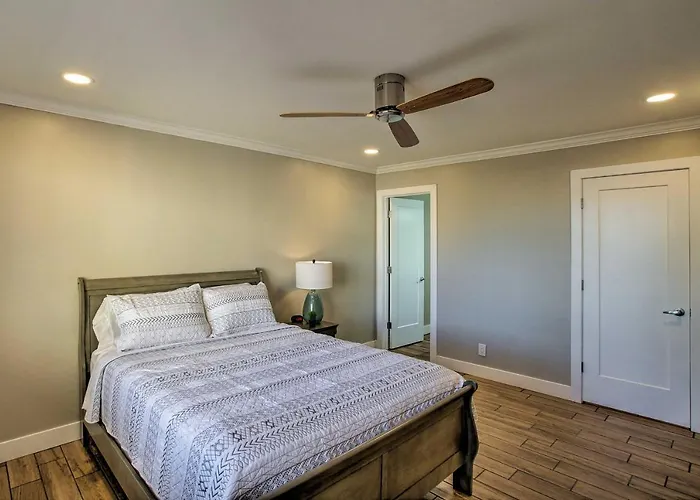 Holiday home 1 Mi To Old Town: Family W/ Pool & Balcony *