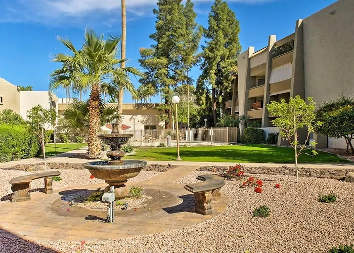 1 Mi To Old Town: Family W/ Pool & Balcony