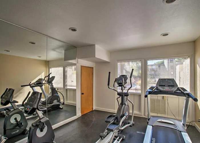 1 Mi To Old Town: Family W/ Pool & Balcony Holiday home