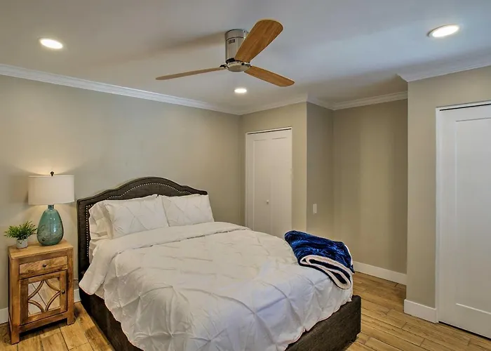 1 Mi To Old Town: Family W/ Pool & Balcony Scottsdale