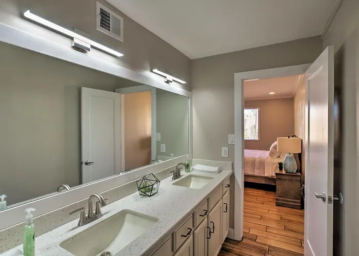 1 Mi To Old Town: Family W/ Pool & Balcony Holiday home Scottsdale