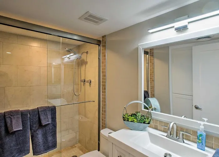 1 Mi To Old Town: Family W/ Pool & Balcony * Scottsdale