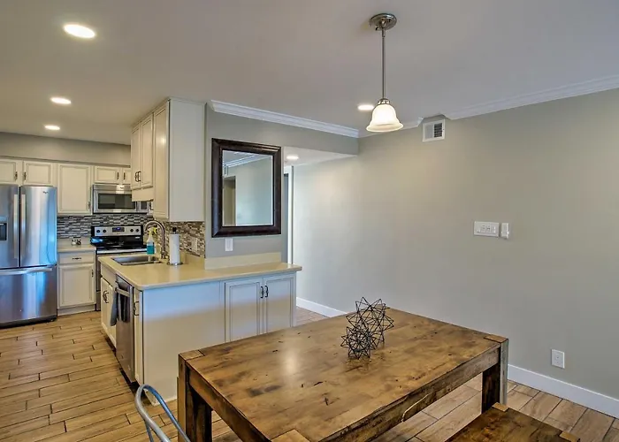 1 Mi To Old Town: Family W/ Pool & Balcony Holiday home
